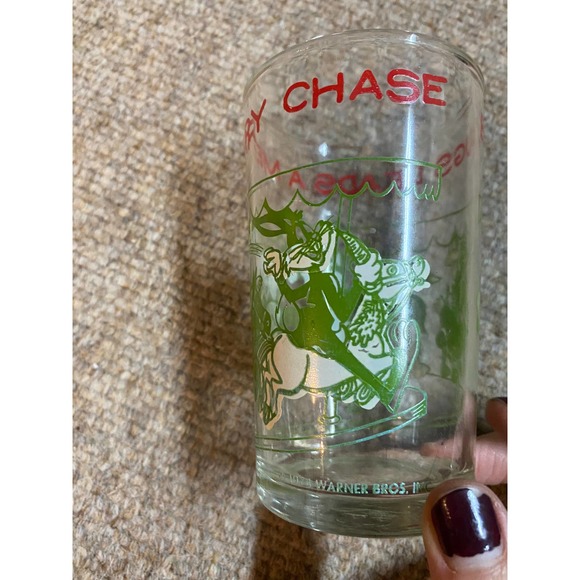 Warner Brothers 1974 Welchs Glass Bugs Leads A Merry Chase Green and Red - Picture 3 of 4